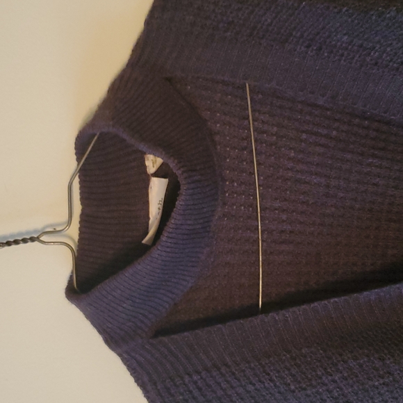 Open neck collar criss cross sweater - Picture 3 of 6